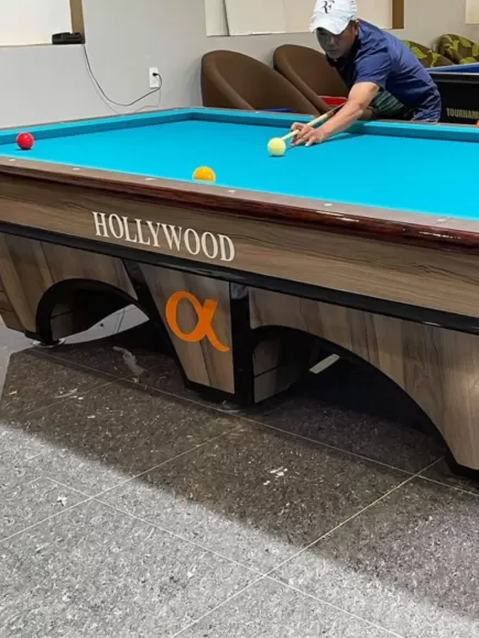 Bàn bida cũ 99% - Hollywood