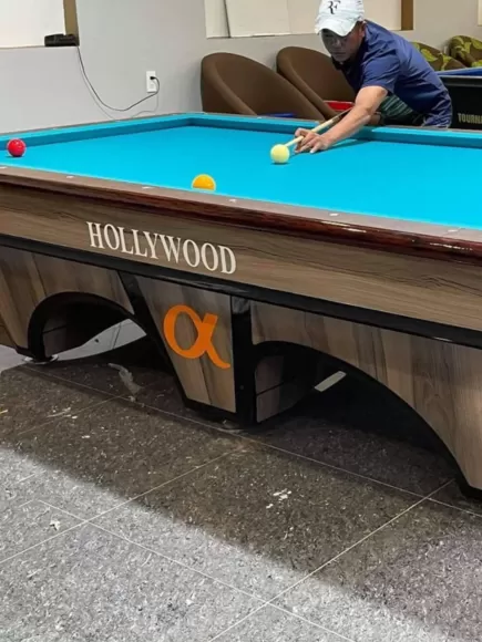 Bàn bida cũ 99% - Hollywood