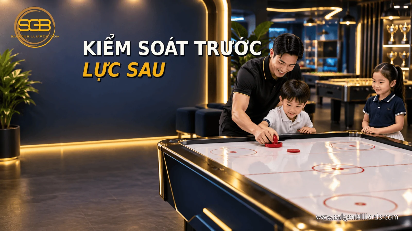 hướng dẫn trẻ chơi air hockey an to&agrave;n với c&uacute; đ&aacute;nh c&oacute; kiểm so&aacute;t