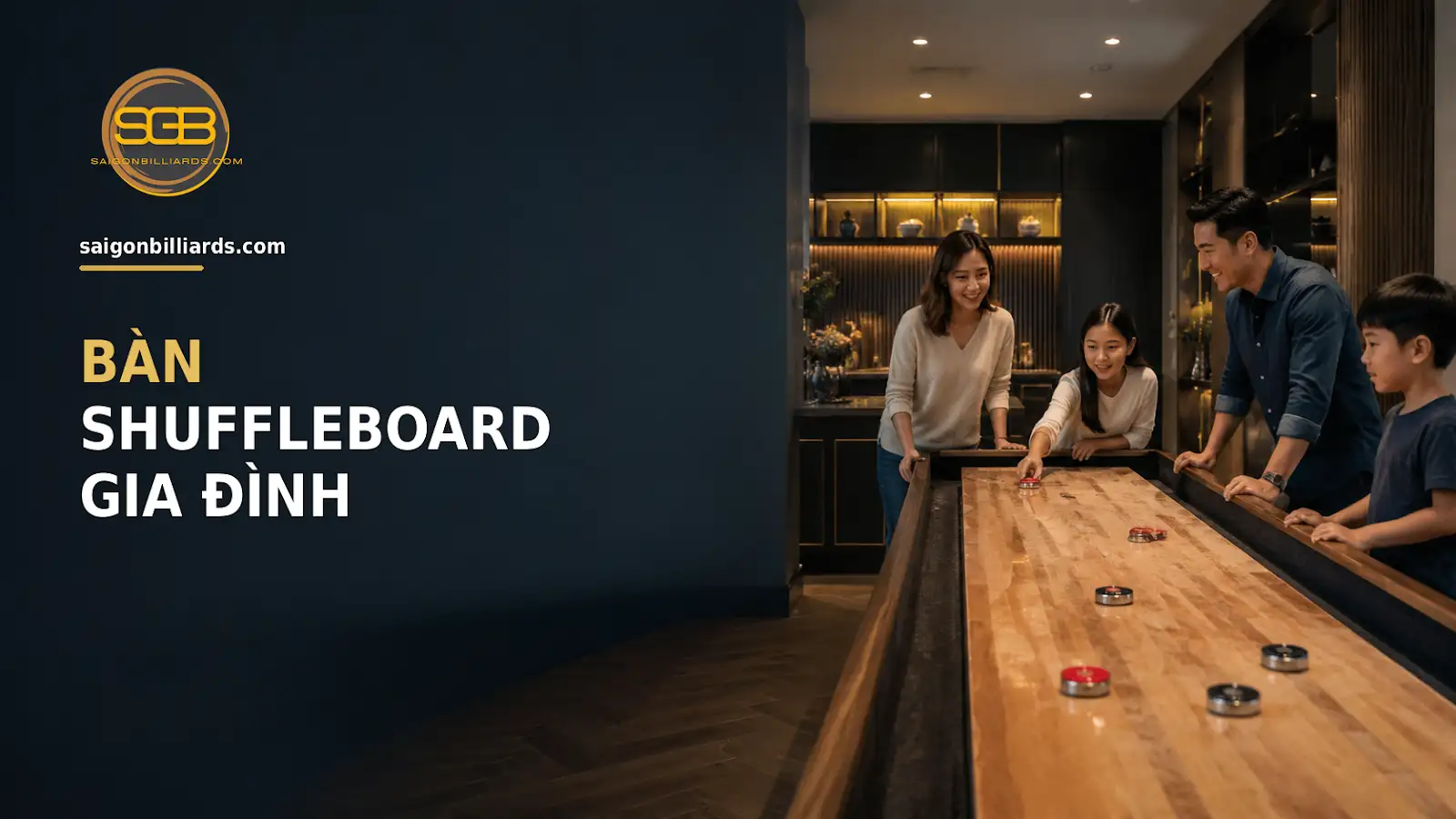 Bàn Shuffleboard Gia Đình gia đình trải nghiệm bàn shuffleboard trong phòng giải trí tại nhà
