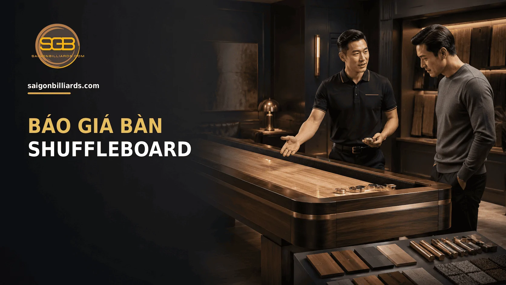 nh&acirc;n vi&ecirc;n trao đổi với kh&aacute;ch h&agrave;ng về chất lượng v&agrave; dịch vụ sau b&aacute;n