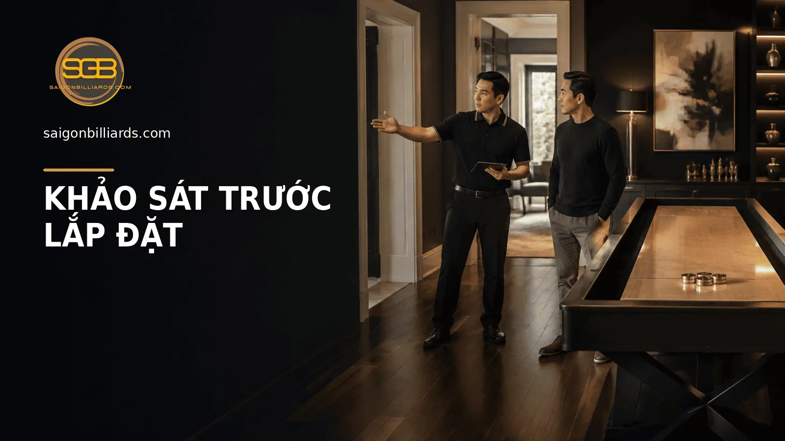 nh&acirc;n vi&ecirc;n khảo s&aacute;t vị tr&iacute; lắp b&agrave;n shuffleboard tại nh&agrave;