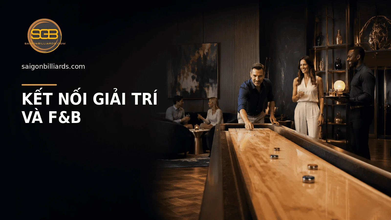 kh&aacute;ch chơi shuffleboard gần khu phục vụ đồ uống resort