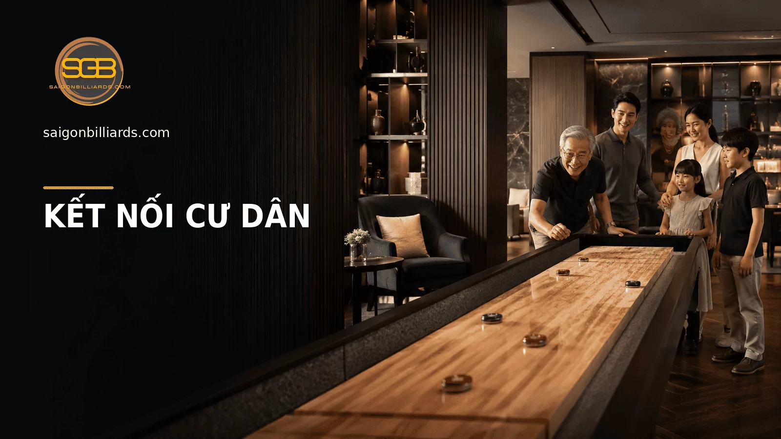 cư d&acirc;n nhiều độ tuổi giao lưu quanh b&agrave;n shuffleboard