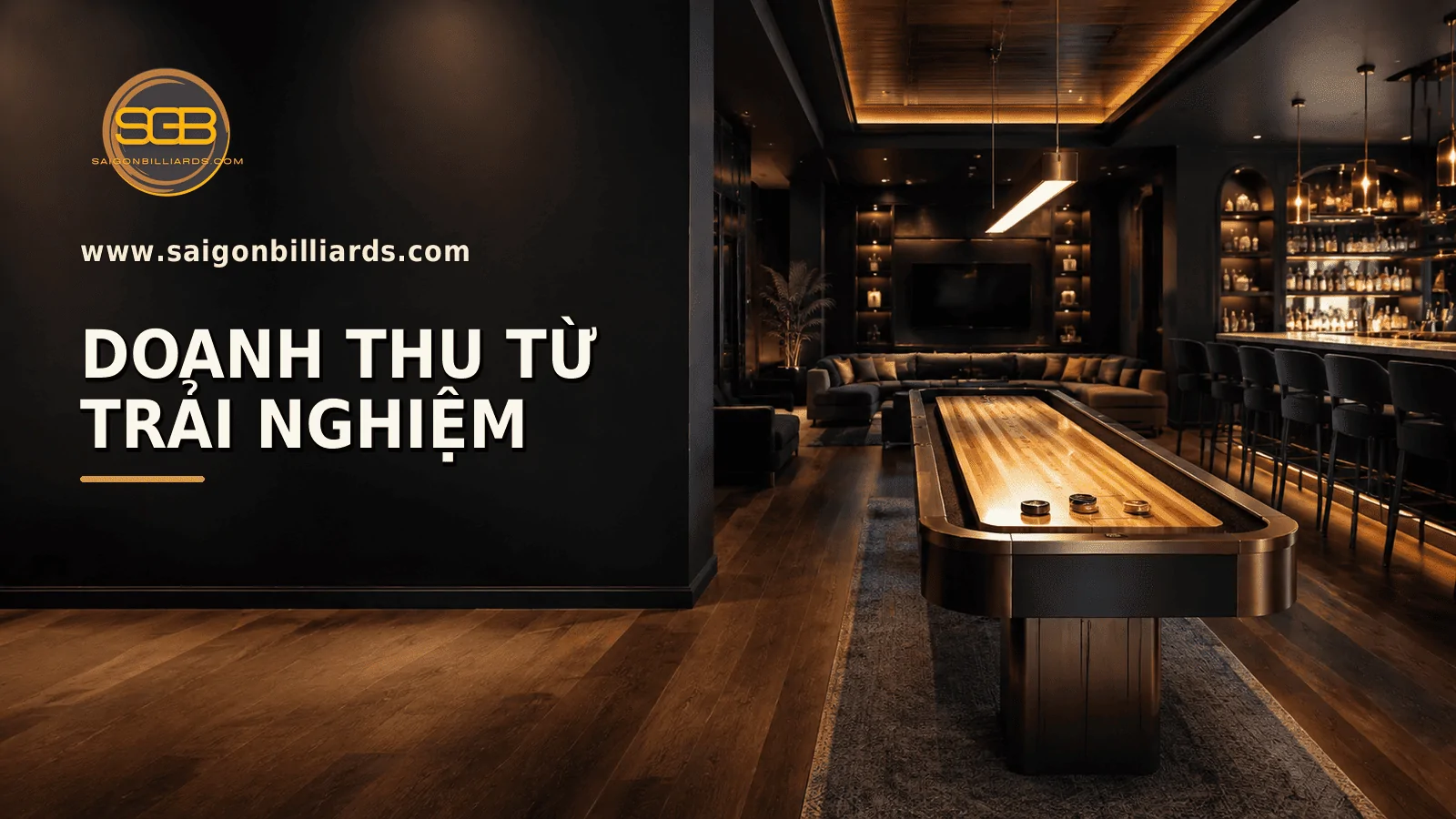 kh&aacute;ch chơi shuffleboard gọi th&ecirc;m đồ uống trong sports bar