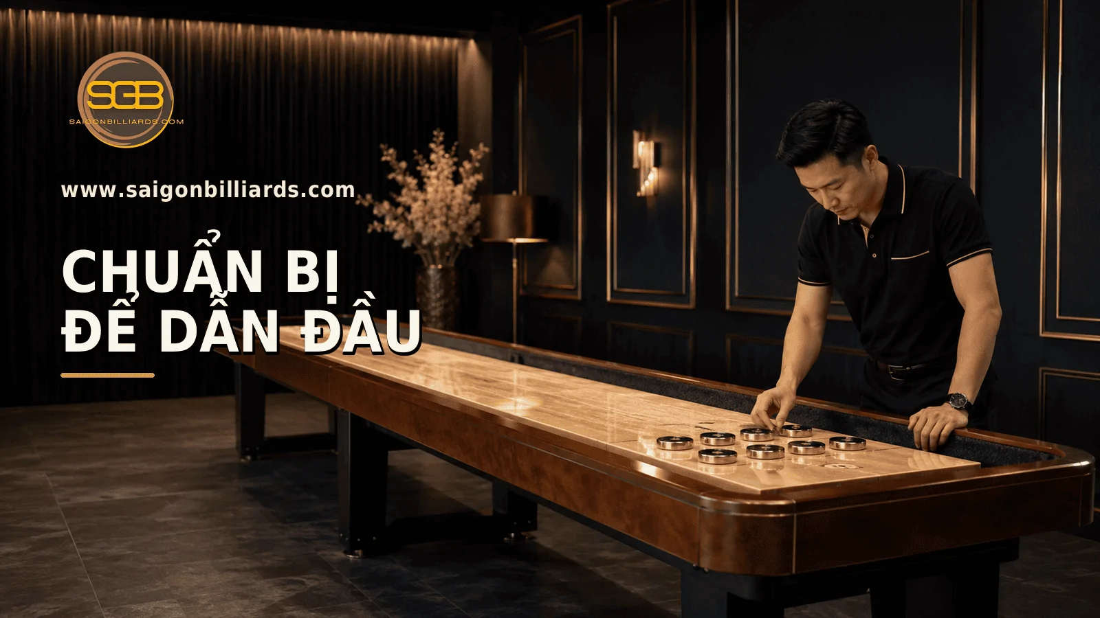đội ngũ chuẩn bị b&agrave;n shuffleboard cho hoạt động trải nghiệm