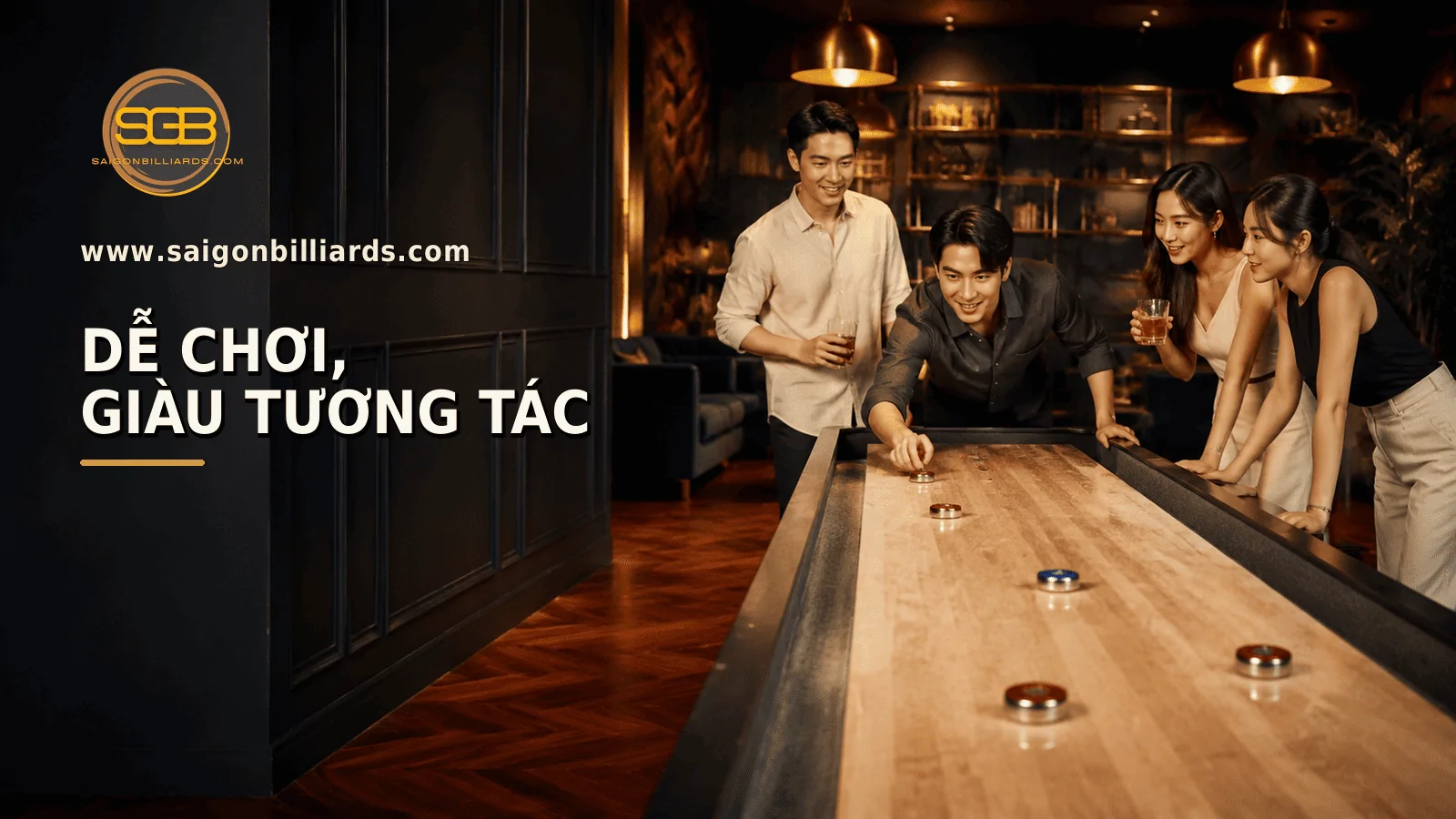nh&oacute;m bạn trẻ Việt Nam c&ugrave;ng trải nghiệm shuffleboard