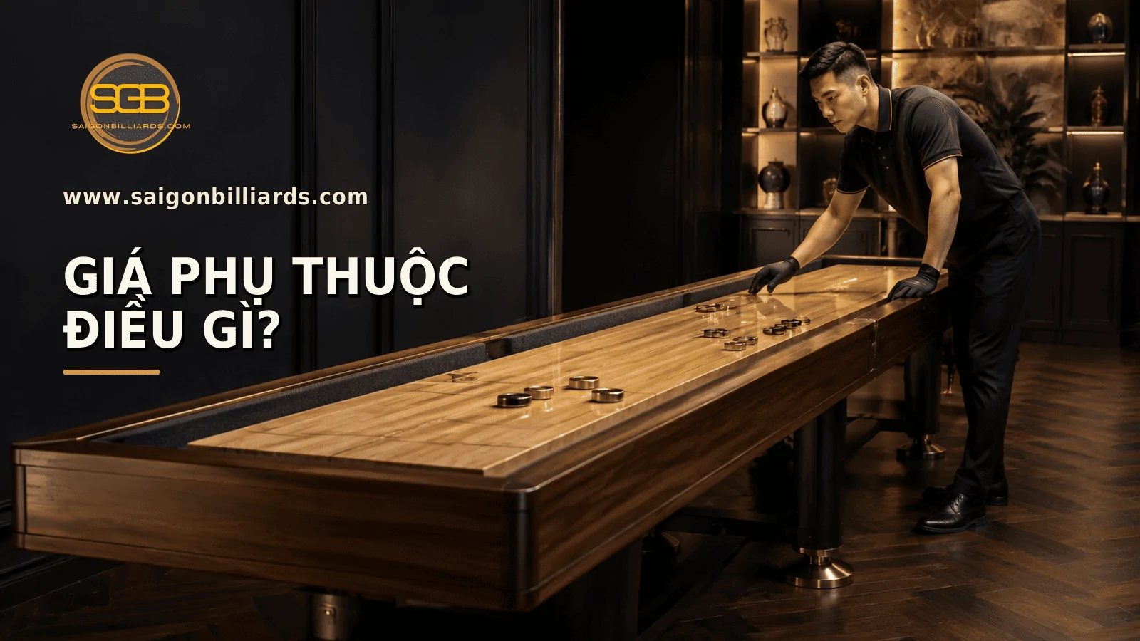 chuy&ecirc;n vi&ecirc;n kiểm tra chất liệu v&agrave; độ ho&agrave;n thiện của b&agrave;n shuffleboard