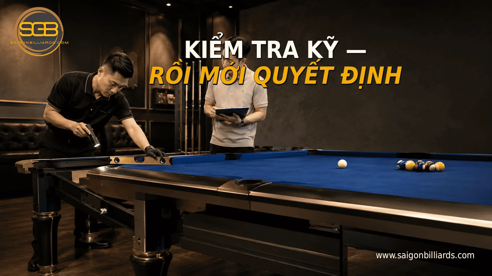 kỹ thuật vi&ecirc;n kiểm tra to&agrave;n bộ b&agrave;n bida cũ trước khi mua
