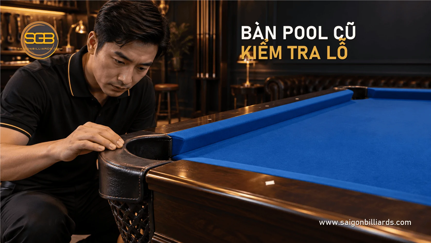 cận cảnh kiểm tra lỗ b&agrave;n pool cũ với miệng lỗ v&agrave; t&uacute;i hứng bi