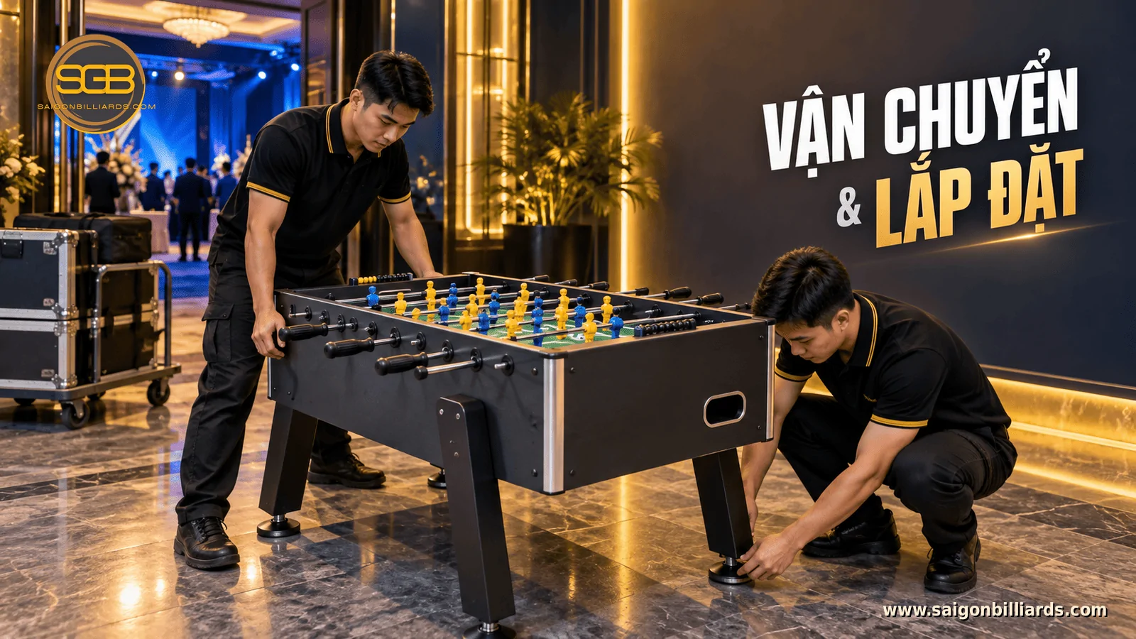 nh&acirc;n vi&ecirc;n lắp đặt b&agrave;n bi lắc v&agrave; kiểm tra tay cầm tại địa điểm sự kiện