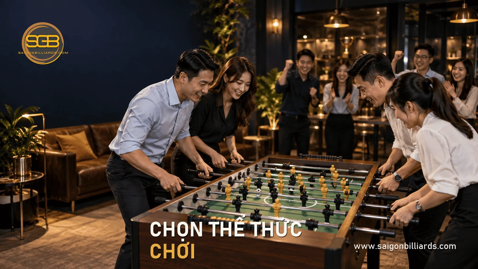 c&aacute;c đội thi đấu bi lắc đ&ocirc;i trong một giải team building trong nh&agrave;