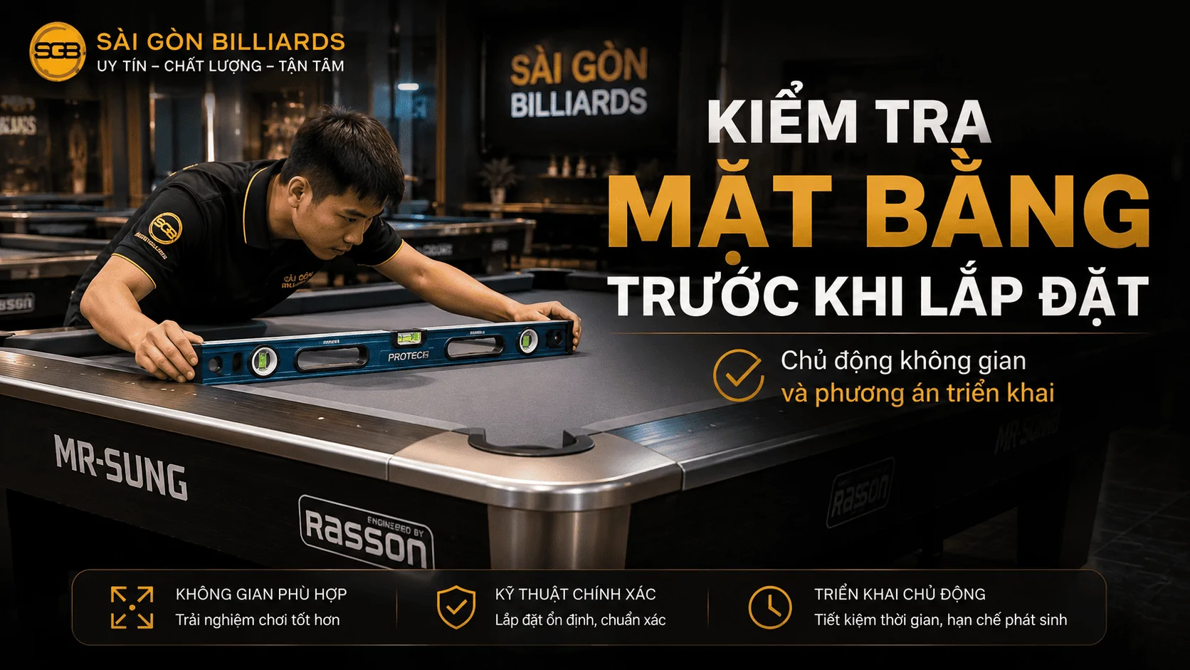 Kỹ thuật vi&ecirc;n kiểm tra độ c&acirc;n của b&agrave;n bida trong qu&aacute; tr&igrave;nh lắp đặt