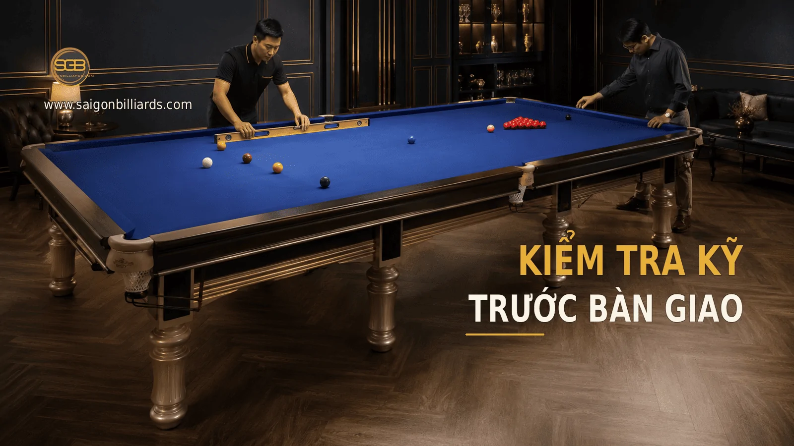 kh&aacute;ch h&agrave;ng nghiệm thu b&agrave;n snooker thu&ecirc; c&ugrave;ng kỹ thuật vi&ecirc;n trước b&agrave;n giao