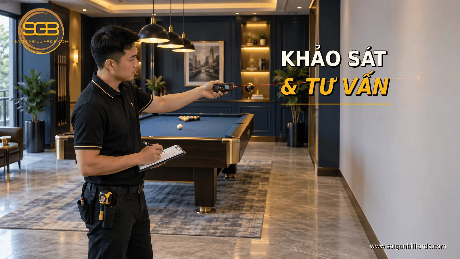 kỹ thuật vi&ecirc;n khảo s&aacute;t mặt bằng trước khi lắp b&agrave;n bida thu&ecirc;