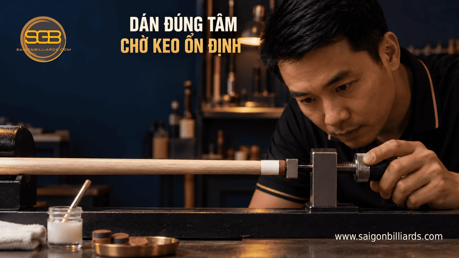tip da mới được đặt đ&uacute;ng t&acirc;m tr&ecirc;n ferrule trắng khi m&aacute;y tiện mini đ&atilde; tắt