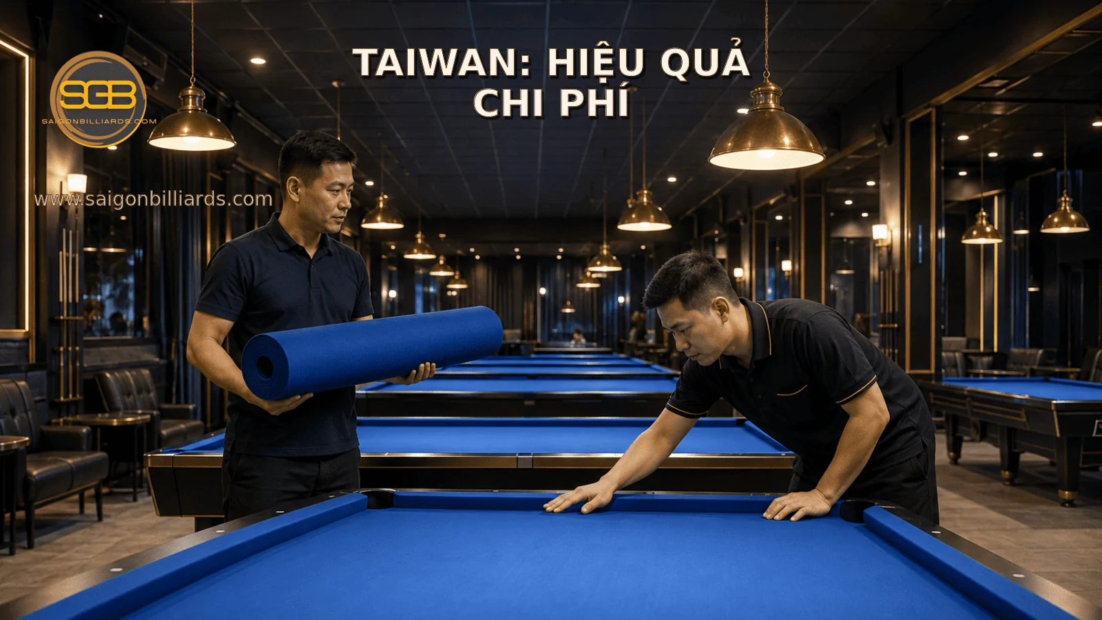 chủ c&acirc;u lạc bộ đ&aacute;nh gi&aacute; mẫu vải ph&ugrave; hợp chi ph&iacute; vận h&agrave;nh