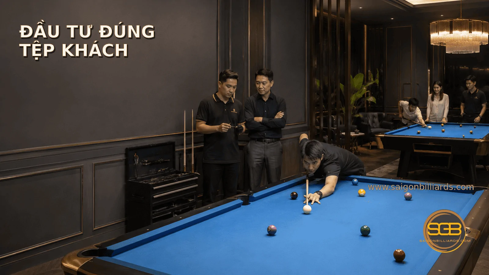 chủ c&acirc;u lạc bộ đ&aacute;nh gi&aacute; tệp kh&aacute;ch trước khi đầu tư vải cao cấp