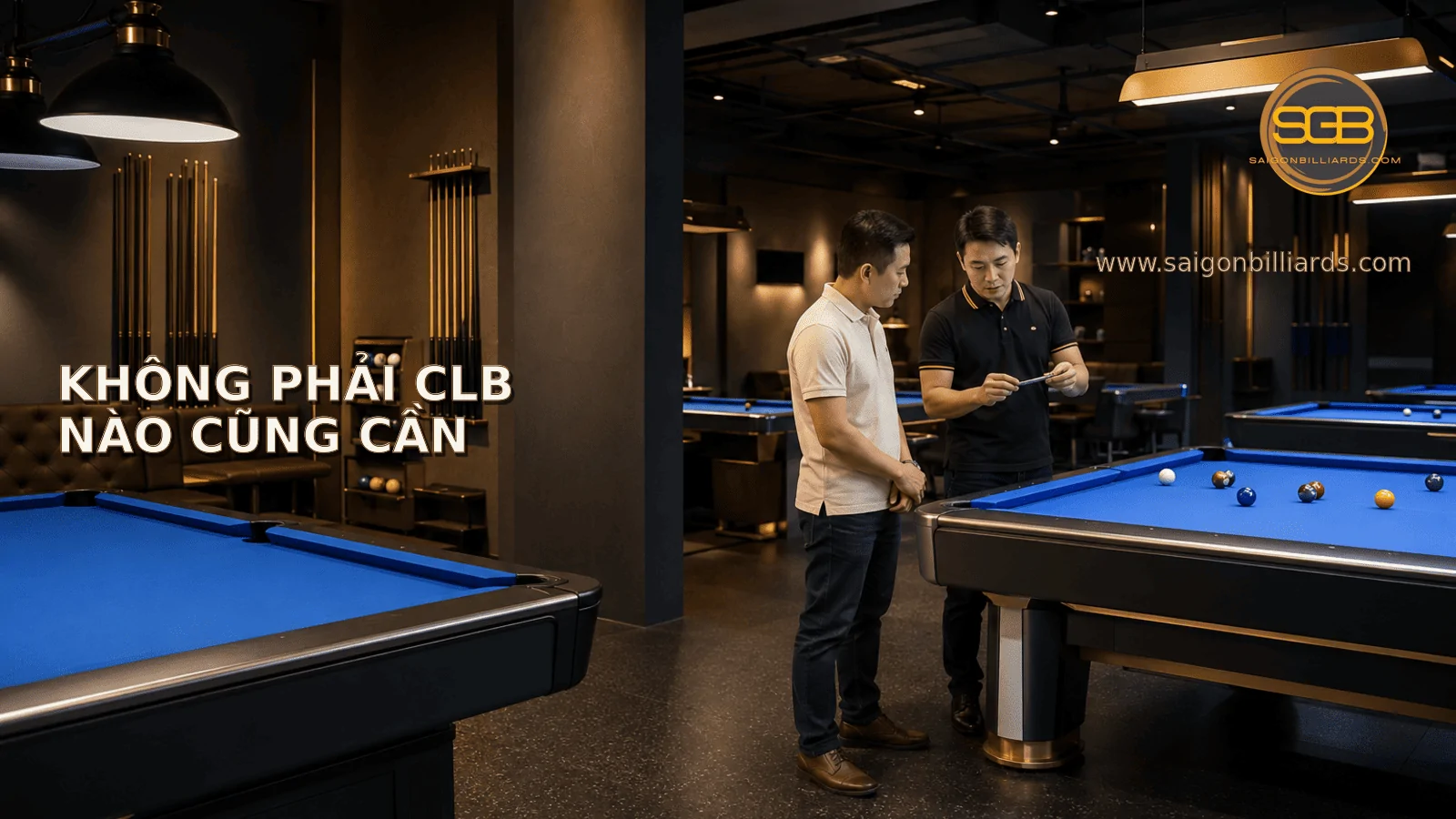 hai m&ocirc; h&igrave;nh c&acirc;u lạc bộ c&acirc;n nhắc mức đầu tư vải kh&aacute;c nhau