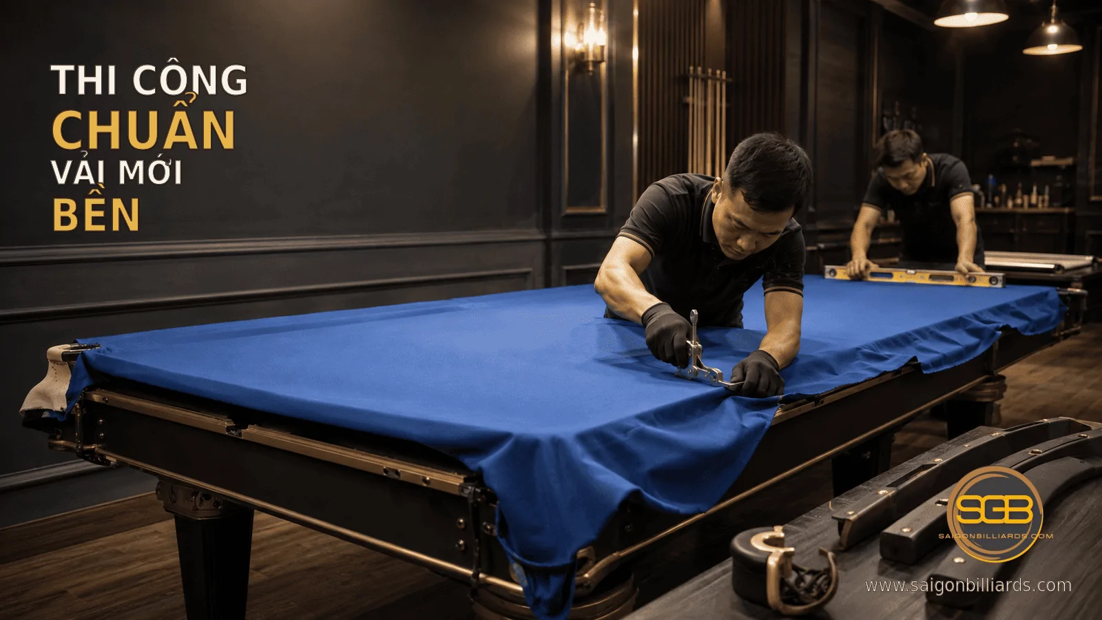 kỹ thuật vi&ecirc;n căng vải v&agrave; kiểm tra độ c&acirc;n tr&ecirc;n b&agrave;n pool s&aacute;u lỗ
