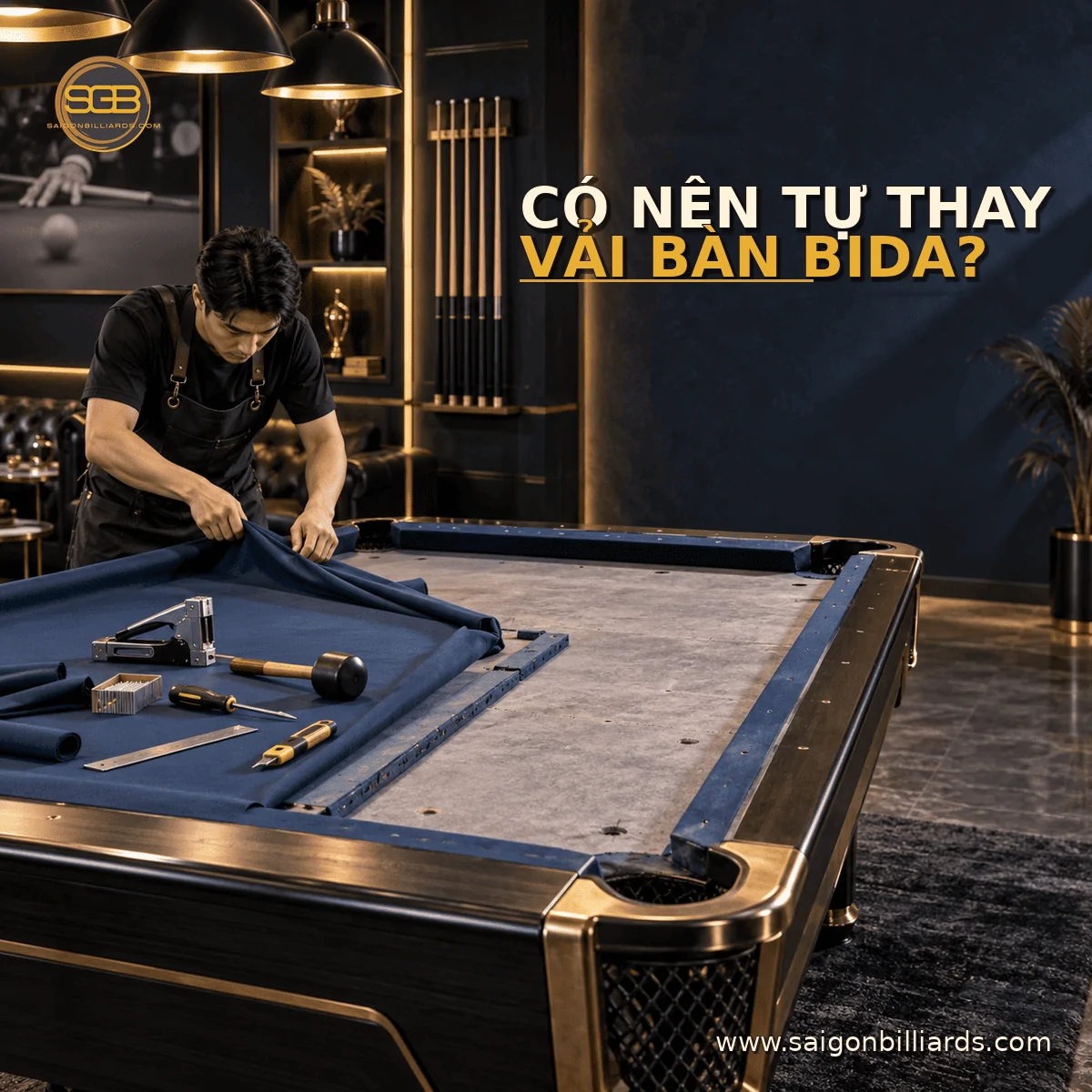 tự thay vải b&agrave;n bida tại nh&agrave; với dụng cụ v&agrave; mặt b&agrave;n đang th&aacute;o