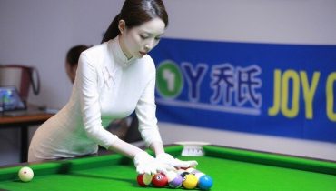 Wang Zhongyao – Nữ Trọng Tài Billiards Xinh Như Thiên Thần